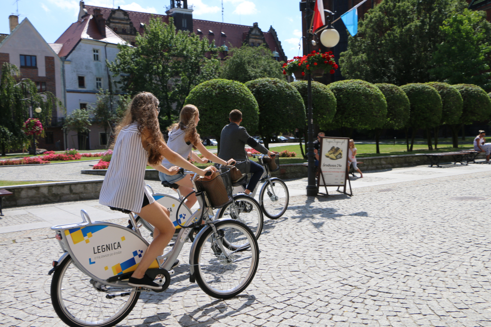 Legnica daje "zielone światło" rowerzystom. Legalnie wjedziemy na płytę rynku - Fot. archiwum UM Legnica
