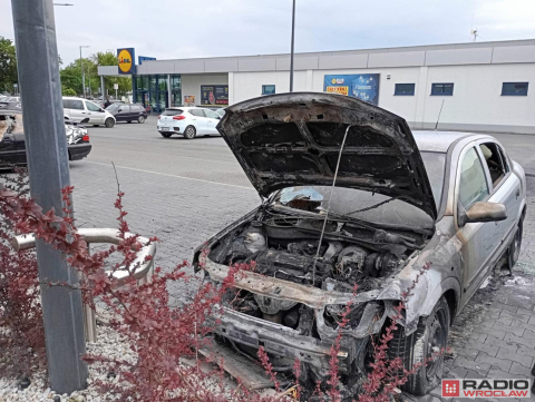 Akt zemsty? Policja wstępnie ustaliła, że pożar samochodów w Siechnicach to podpalenie - 4