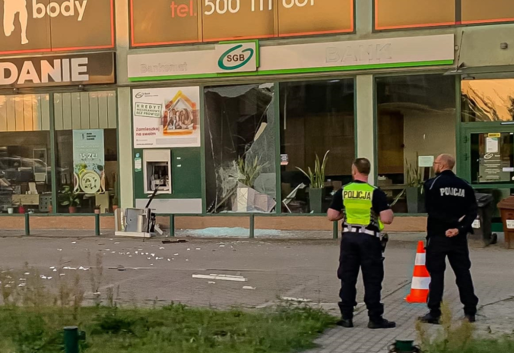 Napad na bankomat we Wrocławiu - fot. użyczone (Swojczyce Strachocin Wojnów - grupa dyskusyjna)