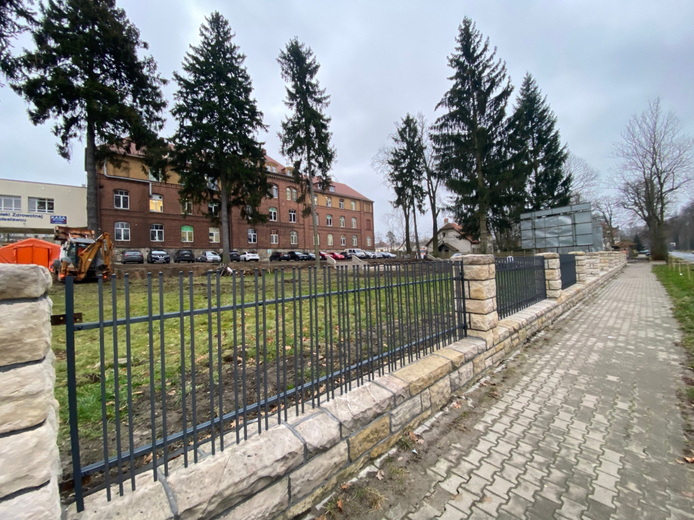 Bolesławiecki szpital św. Łukasza pęka w szwach - fot. Szpital św. Łukasza w Bolesławcu