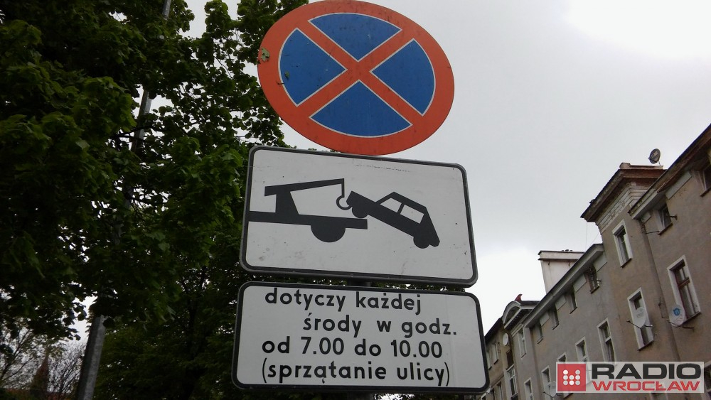 Przez bałagan prawny Legnica dopłaca do aut, które trzeba odholować - fot. Andrzej Andrzejewski
