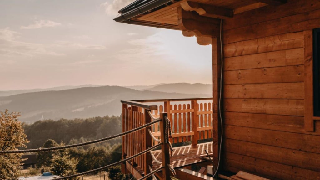 Odkryj Góry Sowie: Twoje miejsce na relaks i aktywny wypoczynek - Materiał Sponsora