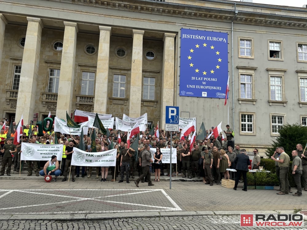 Związek Leśników Polskich protestował przed Urzędem Wojewódzkim - fot. RW