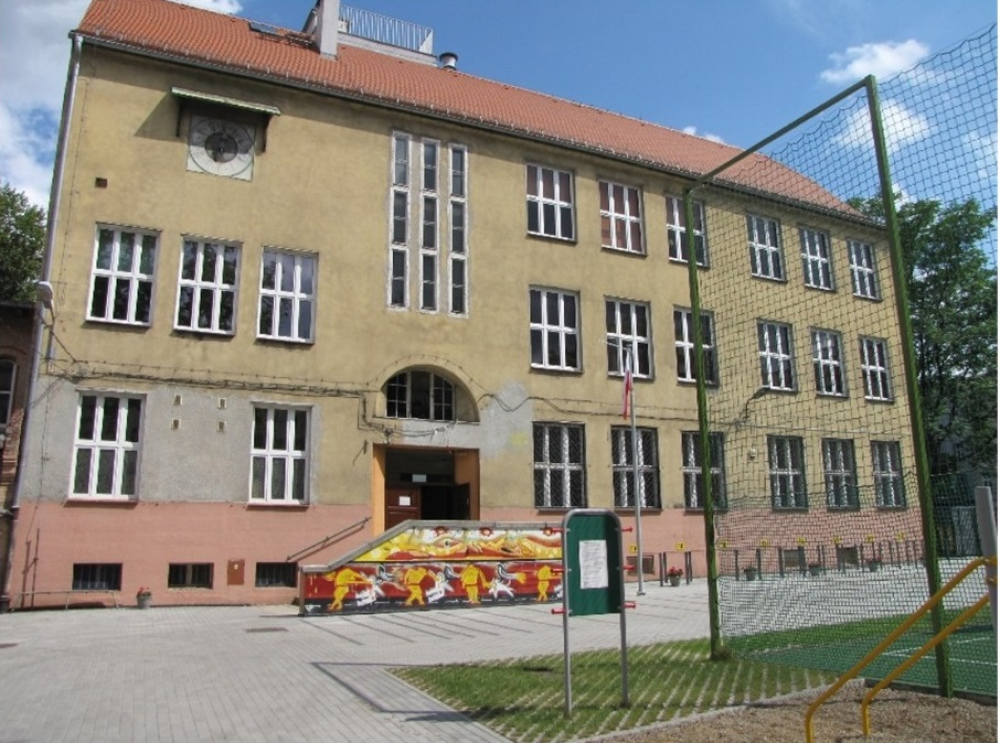 Miasto chce wyremontować zespół szkół przy Worcella - Fot: ZIM