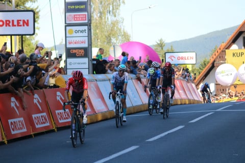 Gorące przywitanie kolarzy na mecie - Tour de Pologne już w Karpaczu - 3