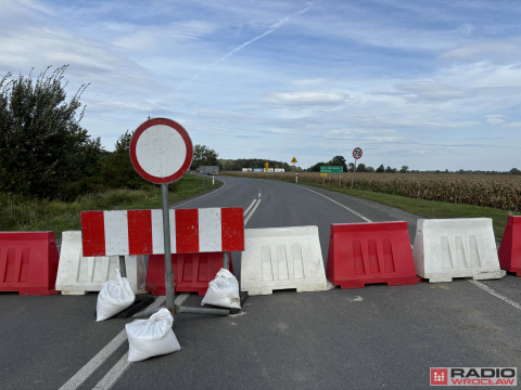 Likwidują zaporę na drodze prowadzącej do Starego Otoku - 0