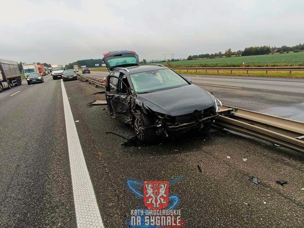 Wypadek na autostradzie A4  w kierunku Katowic - fot. Mirosław Rogowski/ Kąty Wrocławskie na sygnale