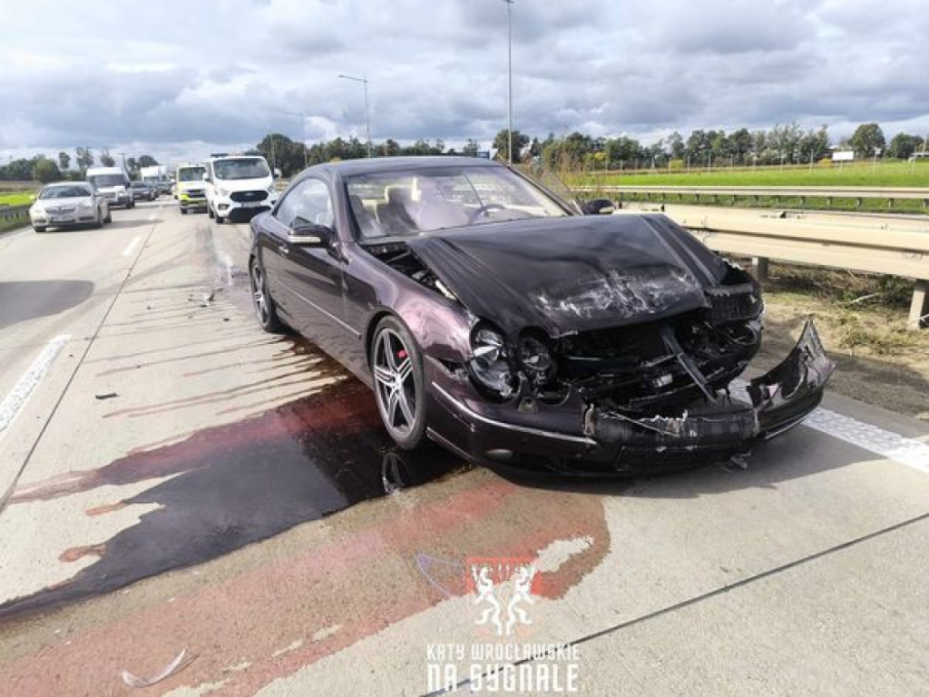 Kolizja na autostradzie A4 w kierunku Wrocławia - fot. czytelnik/ Paweł Bielawski, Pomoc Drogowa Kąty Wrocławskie Wrocław