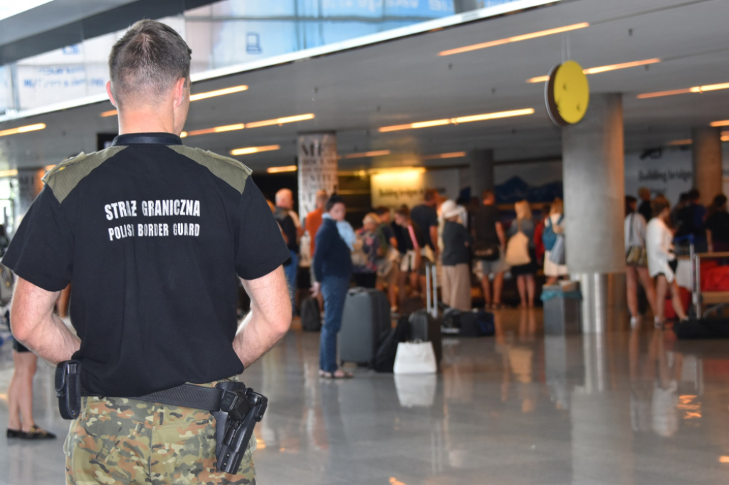 "Bombowa żona" czy "Bomba"? Przykre konsekwencje żartu na lotnisku - fot. Nadodrzański Oddział Straży Granicznej/ lotnisko Wrocław 