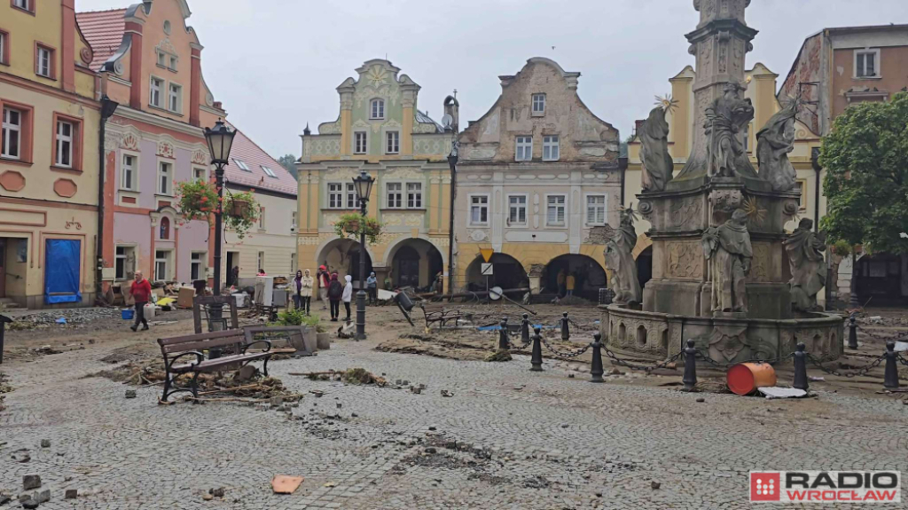 Burmistrz Lądka-Zdroju: wsparło nas kilkadziesiąt samorządów, pieniądze wydamy na mieszkania komunalne - fot. mat. RW