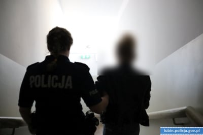 Miała wiele na sumieniu. Na widok policji dała susa w krzaki