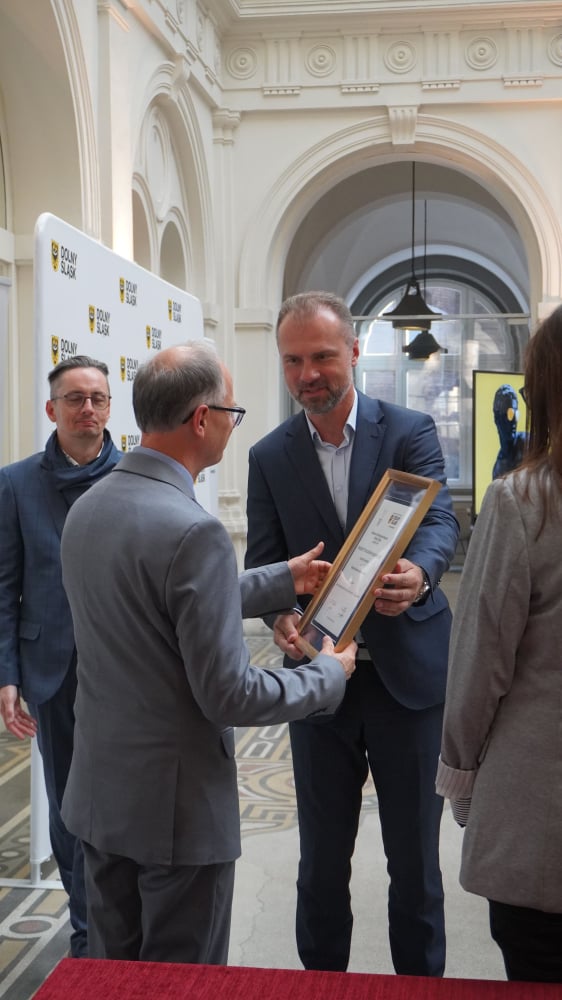 Interaktywna mapa i badanie papiernictwa. Muzeum w Dusznikach-Zdroju otrzymało prestiżową nagrodę - fot. Muzeum Papiernictwa