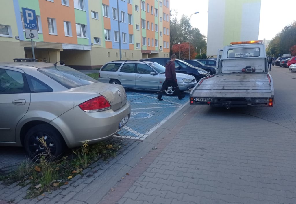 Straż Miejska odholowuje auta. O które pojazdy trzeba się martwić? - fot. Straż Miejska w Dzierżoniowie