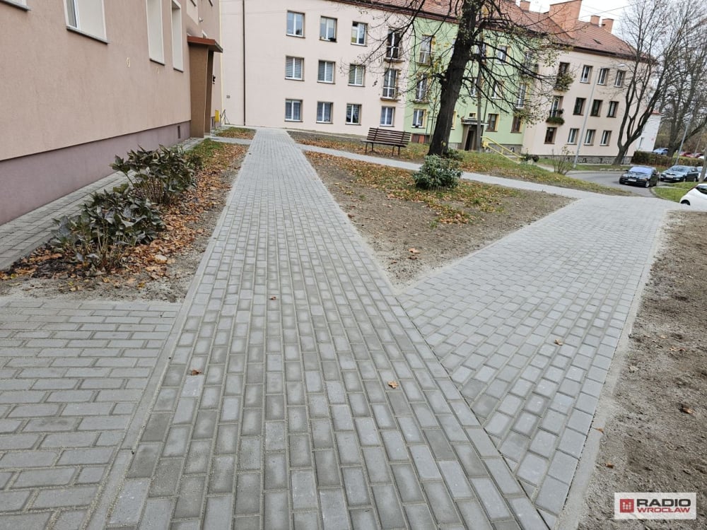 Nowe chodniki w Wałbrzychu. Wszystko dzięki budżetowi obywatelskiemu - Fot: Bartosz Szarafin