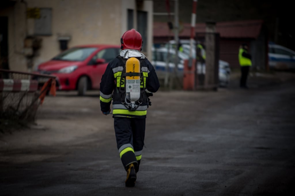 Duży pożar sklepu koło Zgorzelca. Ogień gasiło ponad 20 jednostek