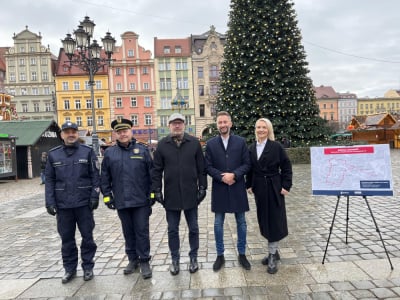 Jak dojechać na Jarmark Bożonarodzeniowy? Rozświetlenie choinki już dziś!