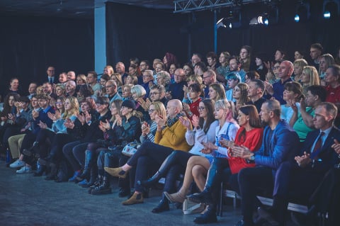 "Scena na Piekarach" znów zagrała dla publiczności. Teatr Modrzejewskiej wykupił legendarny pawilon - 7