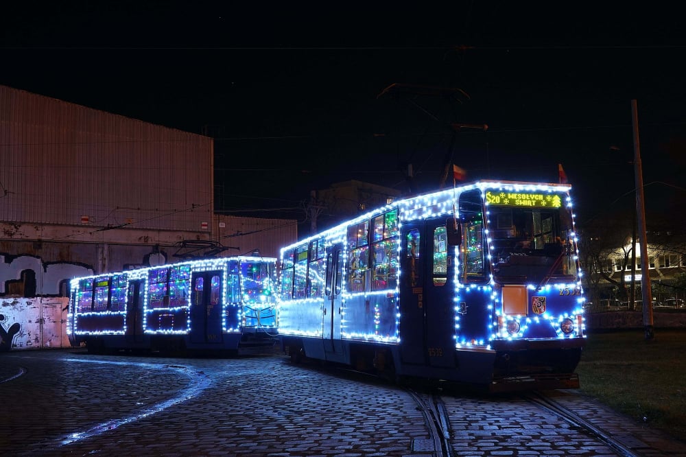 Świąteczny tramwaj wyjedzie 22 grudnia na ulicę Wrocławia! To jedyna okazja w roku! Znamy rozkład jego jazdy - Świąteczny tramwaj wyjedzie 22 grudnia na ulicę Wrocławia! Znamy rozkład jego jazdy. Fot: Sekcja Transport Zbiorowy, Towarzystwo Miłośników Wrocławia