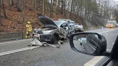 Wypadek na DK 8 w Dębowinie. Zderzenie pojazdu ciężarowego z samochodem osobowym