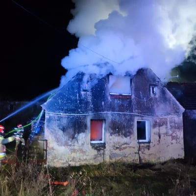 Tragiczny pożar budynku jednorodzinnego. Nie żyje jedna osoba