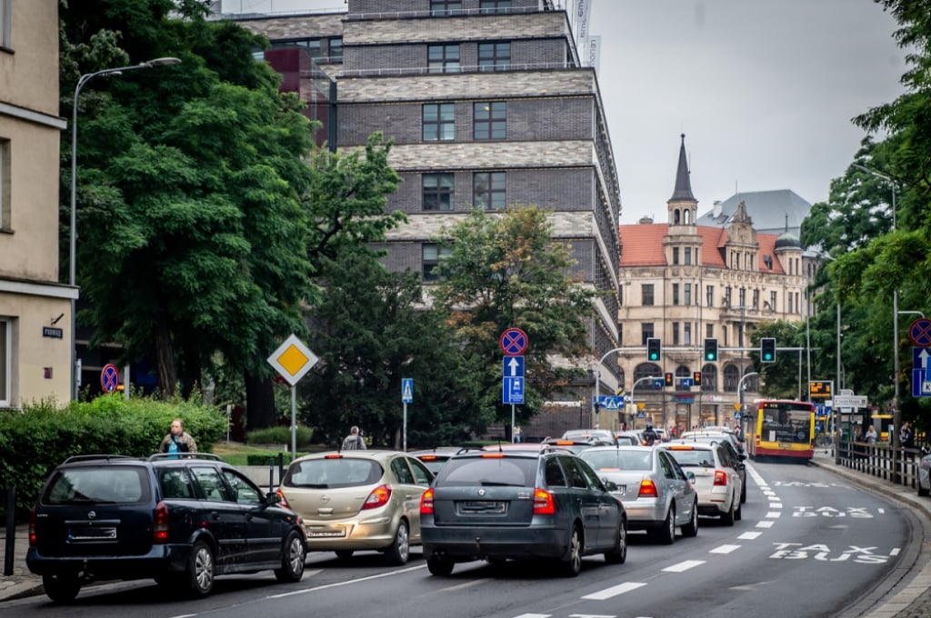 Wrocław najwolniejszym miastem w Polsce. Nawet Budapeszt i Paryż jeżdżą szybciej - Wrocław najbardziej zakorkowanym miastem w Polsce, fot. RW