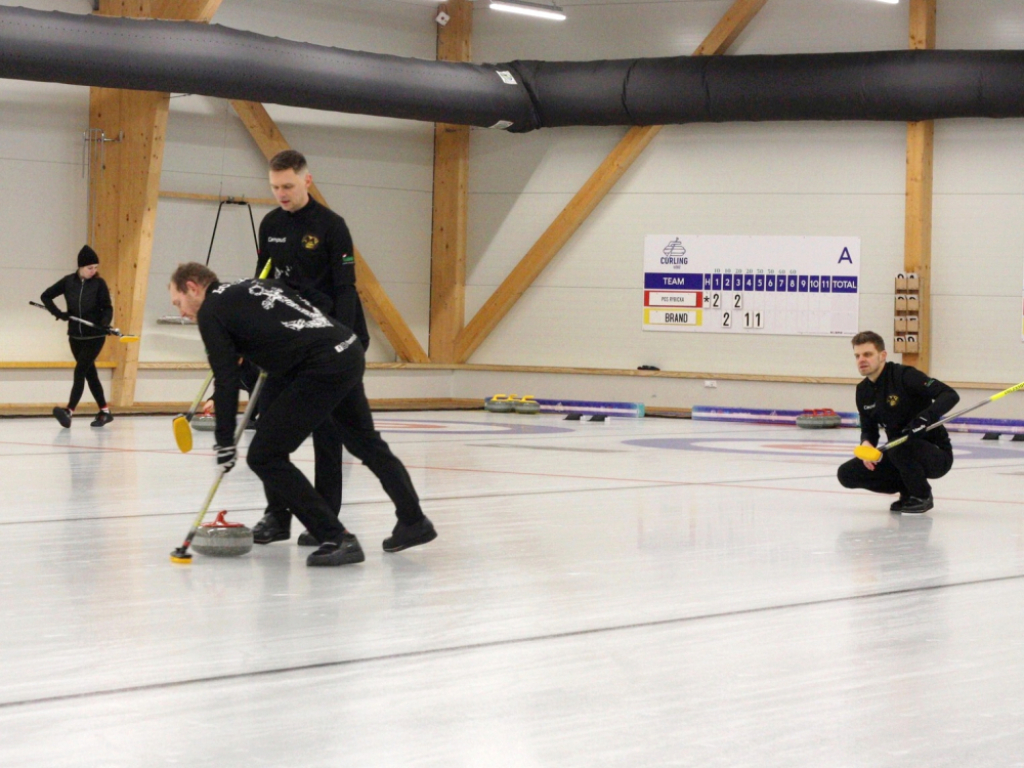 Wałbrzyszanie na podium rozgrywek w curlingu