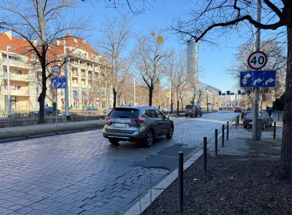 Kostka czy asfalt? Jest porozumienie w sprawie nawierzchni na ul. Powstańców Śląskich we Wrocławiu - Ulica Powstańców Śląskich we Wrocławiu. Fot: Łukasz Januszewski/Radio Wrocław