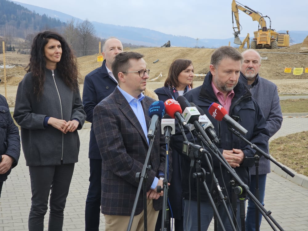 Czy termin zakończenia prac naprawczych tamy w Stroniu Śląskim zostanie utrzymany? - Minister Marcin Kierwiński zapowiedział utrzymanie terminu prac naprawczych tamy w Stroniu Śląskim. Fot: Bartosz Szarafin/ Radio Wrocław