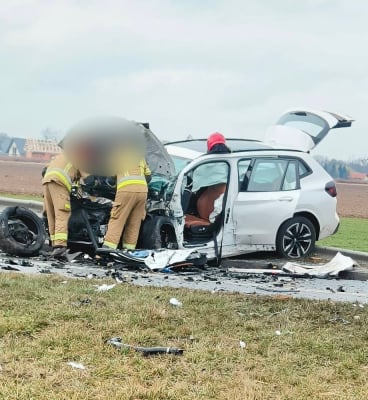 Poważny wypadek na obwodnicy Leśnicy, dwie osoby poszkodowane. W akcji Lotnicze Pogotowie Ratunkowe - 2