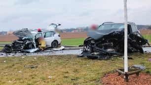 Poważny wypadek na obwodnicy Leśnicy, dwie osoby poszkodowane. W akcji Lotnicze Pogotowie Ratunkowe