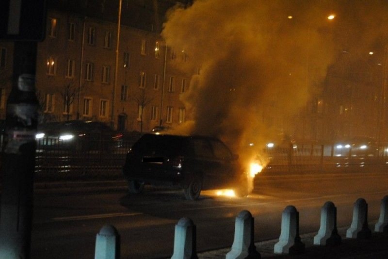 Pożar na wrocławskiej Klecinie. Spłonęły 2 auta, 7 jest uszkodzonych  - Zdjęcie ilustracyjne Fot. archiwum radiowroclaw.pl