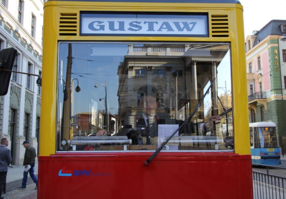 Wrocław: Darmowe przejazdy zabytkowym tramwajem dla krwiodawców - fot. MPK