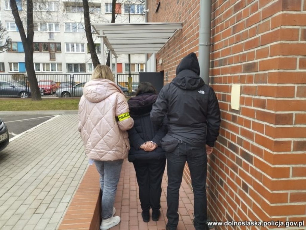 Chcieli wyłudzić 70 tys. zł od starszej kobiety; policja zatrzymała obywatelkę Niemiec - fot. Policja