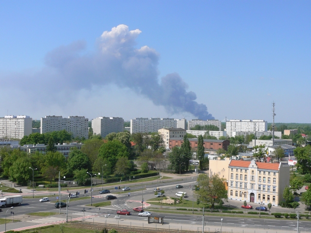Pożar hali na Maślicach (Zobacz)