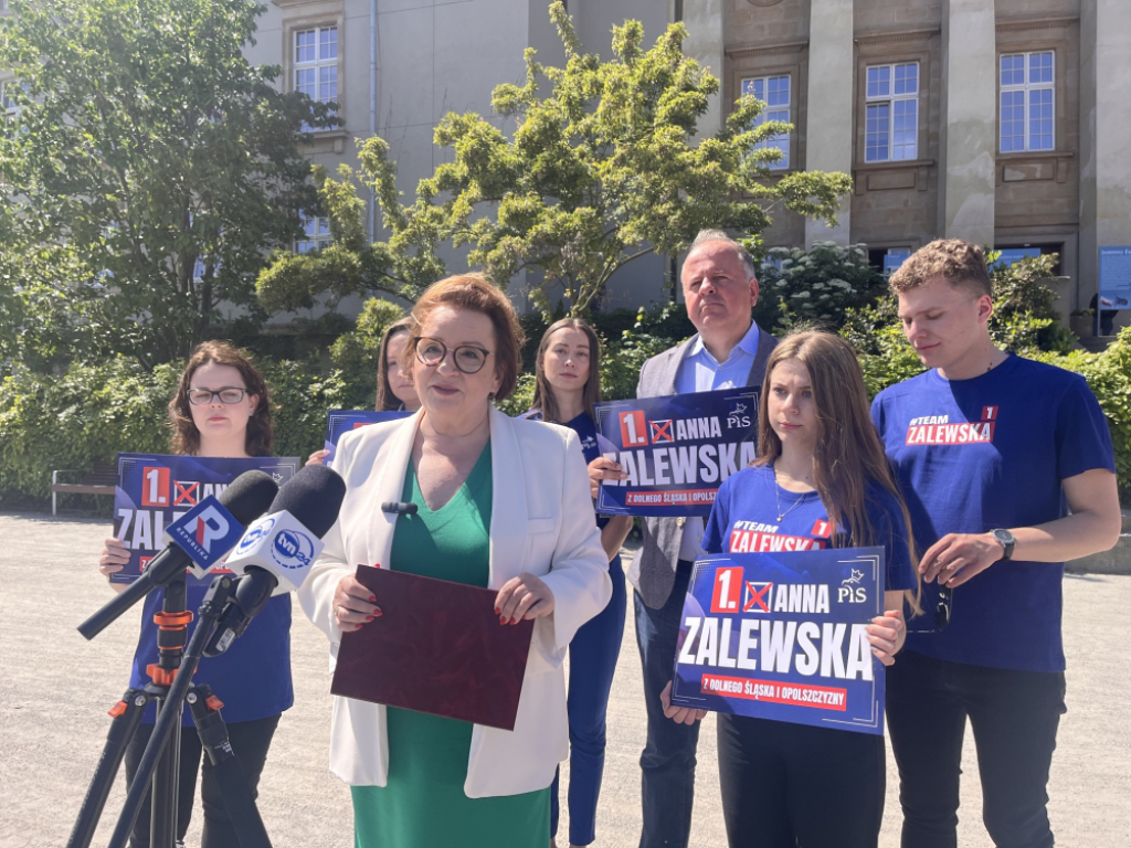 Anna Zalewska: Zbieramy podpisy pod ustawą o zamrożeniu cen energii  - fot. RW