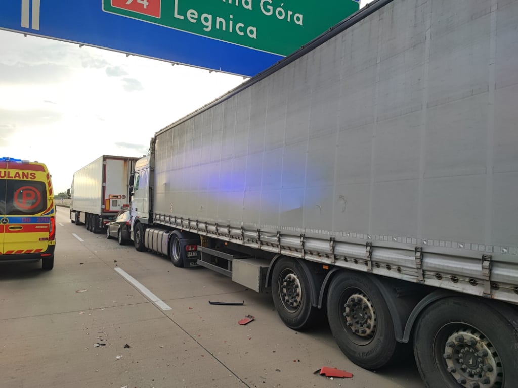 Tragiczny wypadek na A4. Zginęła jedna osoba - fot. KP PSP w Zgorzelcu