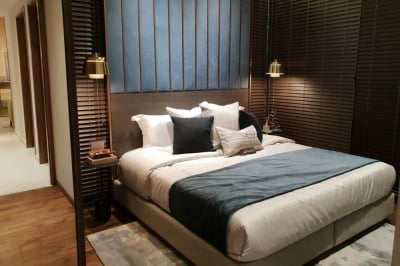 Łóżko z pojemnikiem na pościel – dodatkowa przestrzeń w Twojej sypialni