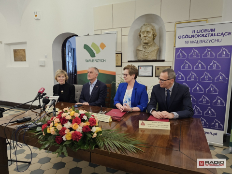 II LO w Wałbrzychu podpisało porozumienie z Uniwersytetem Medycznym we Wrocławiu - 2