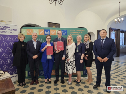 II LO w Wałbrzychu podpisało porozumienie z Uniwersytetem Medycznym we Wrocławiu - 3