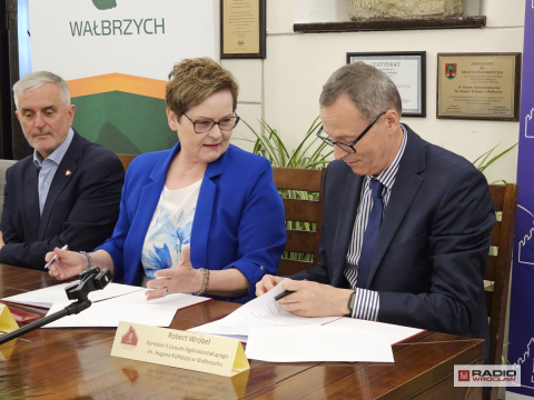 II LO w Wałbrzychu podpisało porozumienie z Uniwersytetem Medycznym we Wrocławiu - 4