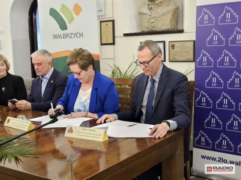 II LO w Wałbrzychu podpisało porozumienie z Uniwersytetem Medycznym we Wrocławiu - 5
