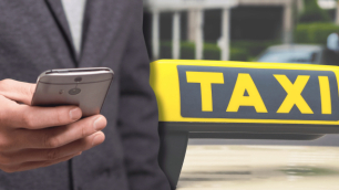 Kierowcy z "taksówek na aplikację" muszą mieć polskie prawo jazdy