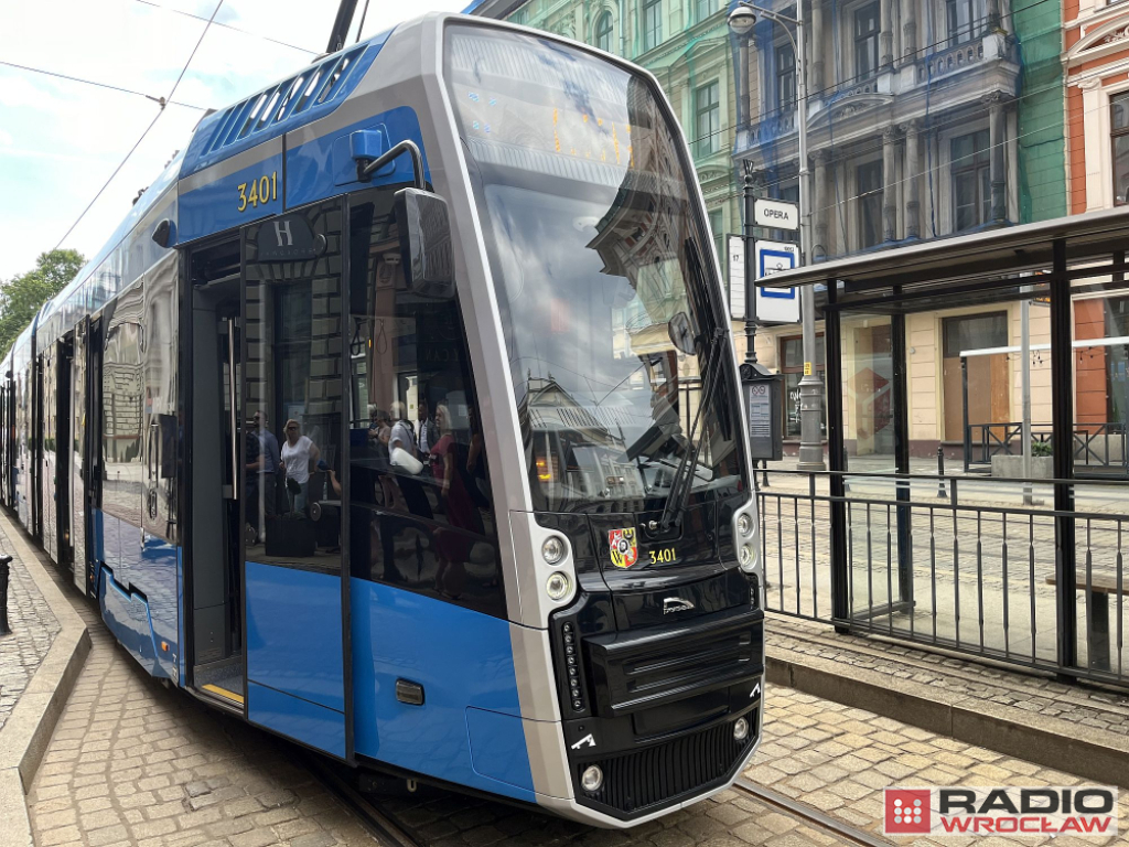 Nowy tramwaj na wrocławskich torach - fot. Beata Makowska