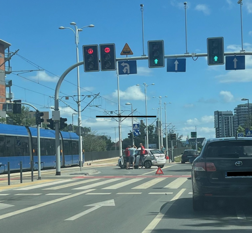 Kolizja na wrocławskim Szczepinie - fot. użyczone