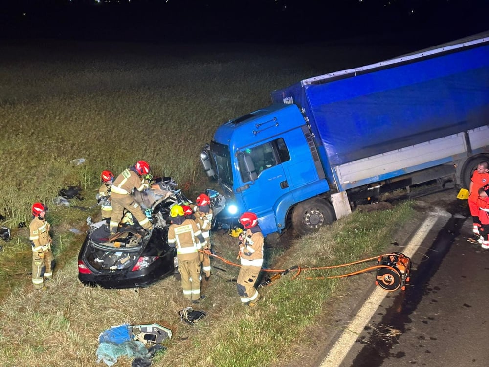 Śmiertelny wypadek na DK94 - fot. Komenda Powiatowa Państwowej Straży Pożarnej w Bolesławcu