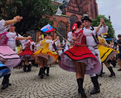 Folklor z całego świata znów przemierza przez Dolny Śląsk