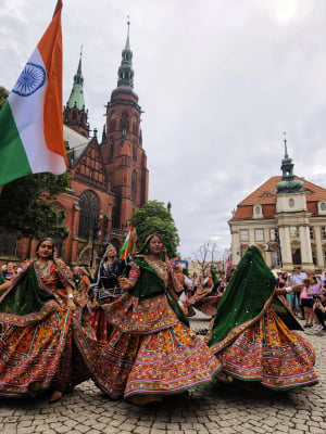 Zespoły folklorystyczne z całego świata znów przemierzają Dolny Śląsk - 2