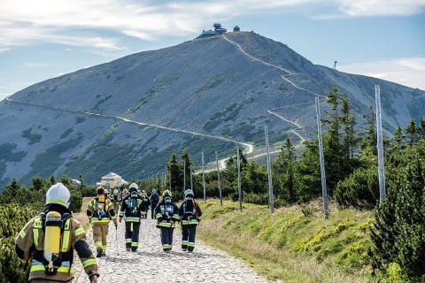 Sobotnie działania strażaków na szczycie Śnieżki - 31