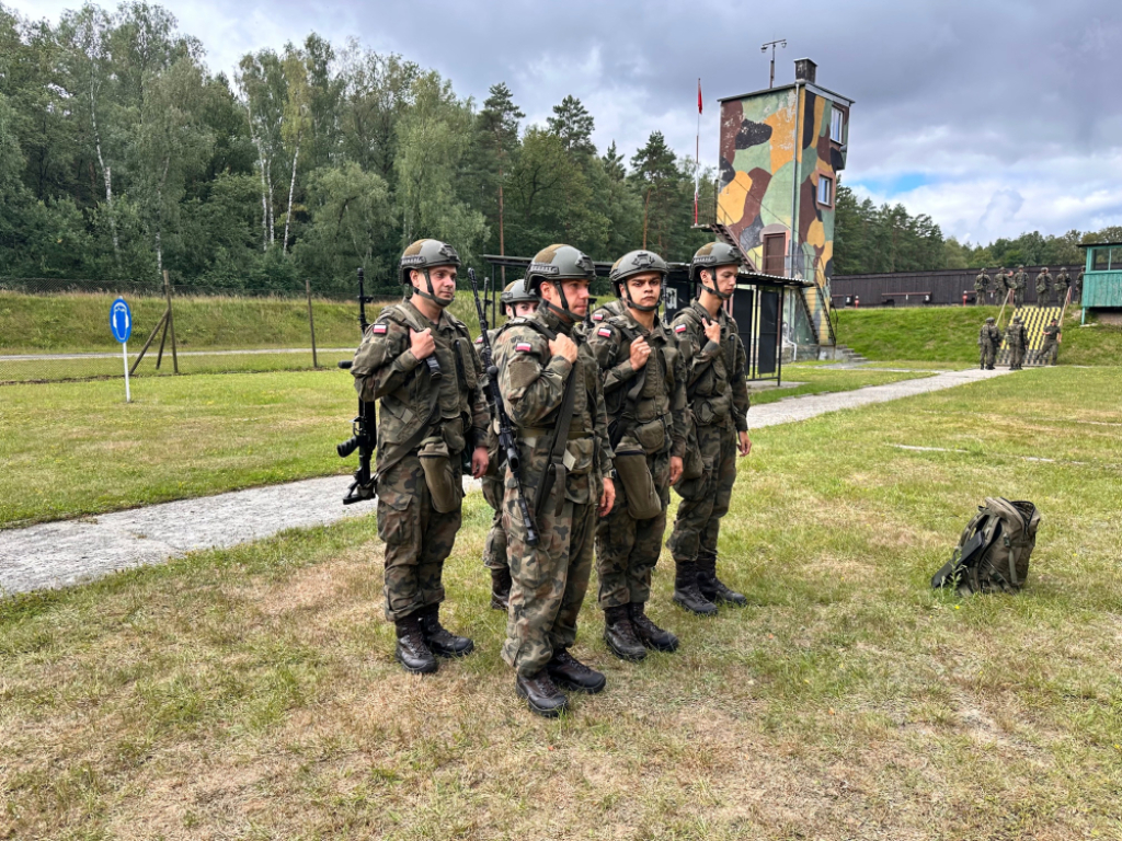 Po miesięcznym szkoleniu prawie 70 ochotników przystąpiło do egzaminów w 23. Ślaskim Pułku Artylerii - fot. Piotr Słowiński