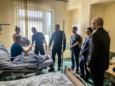 Władze Polskiej Policji odwiedziły postrzelonego funkcjonariusza